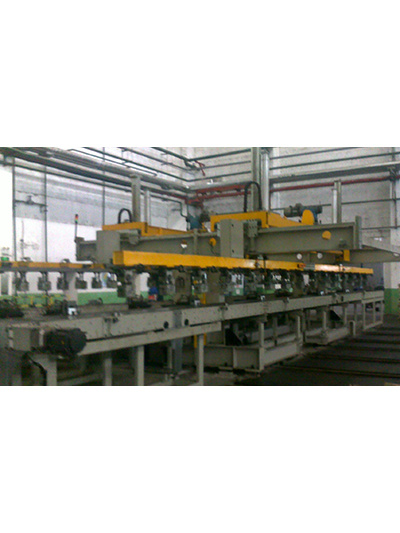 山東時風汽車縱(zong)梁液壓機上下料(liao)