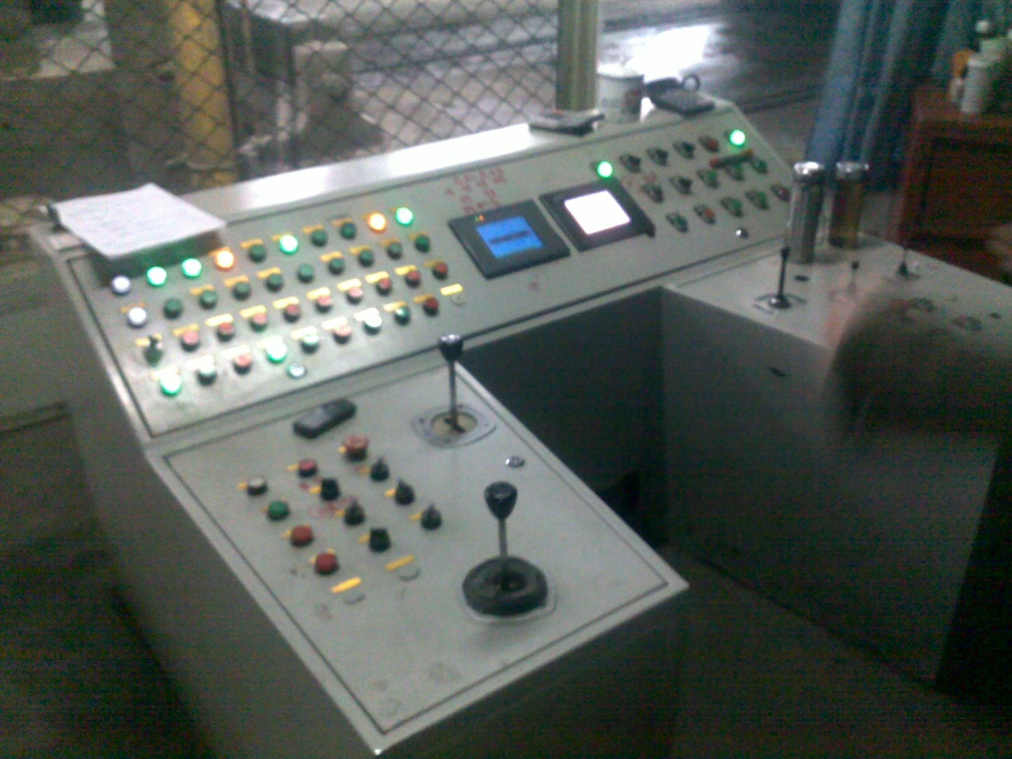 鍛造機(ji)組操作台